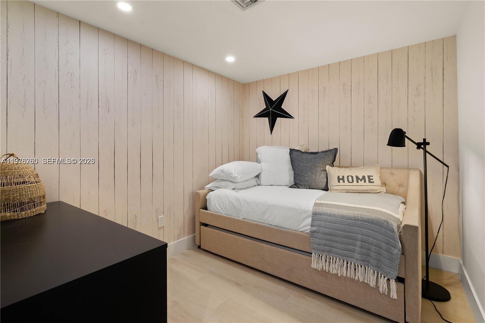 THE HARBOUR NORTH CONDO - Residential Lease