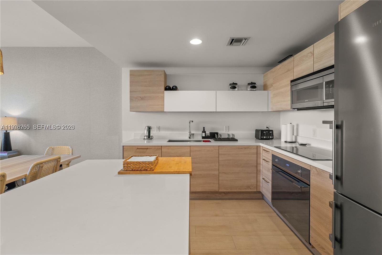 THE HARBOUR NORTH CONDO - Residential Lease