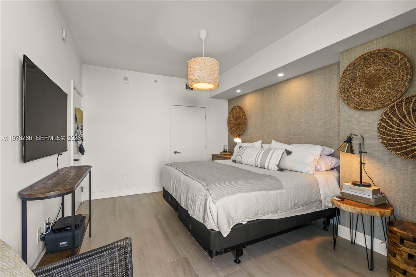 THE HARBOUR NORTH CONDO - Residential Lease