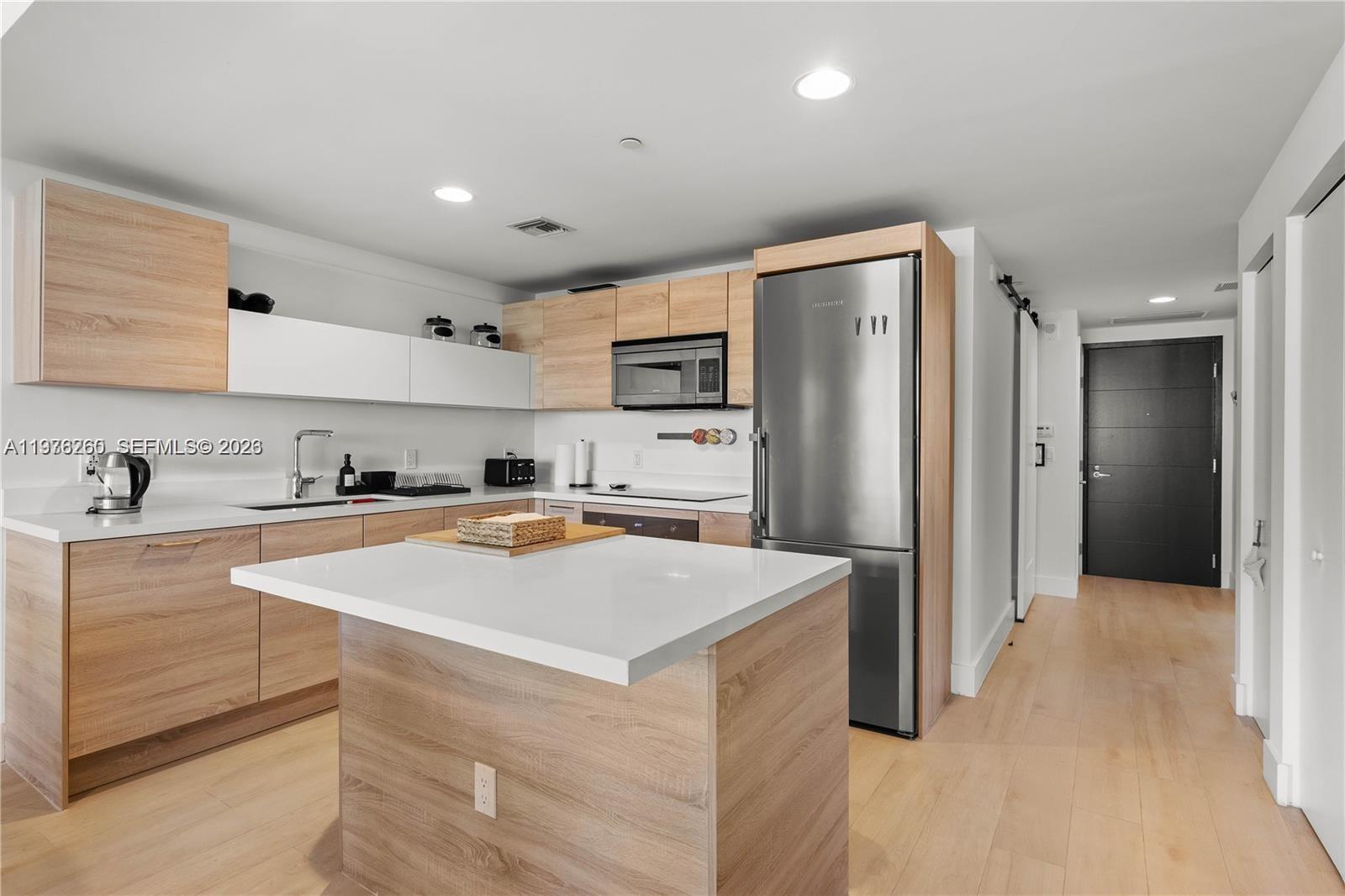 THE HARBOUR NORTH CONDO - Residential Lease