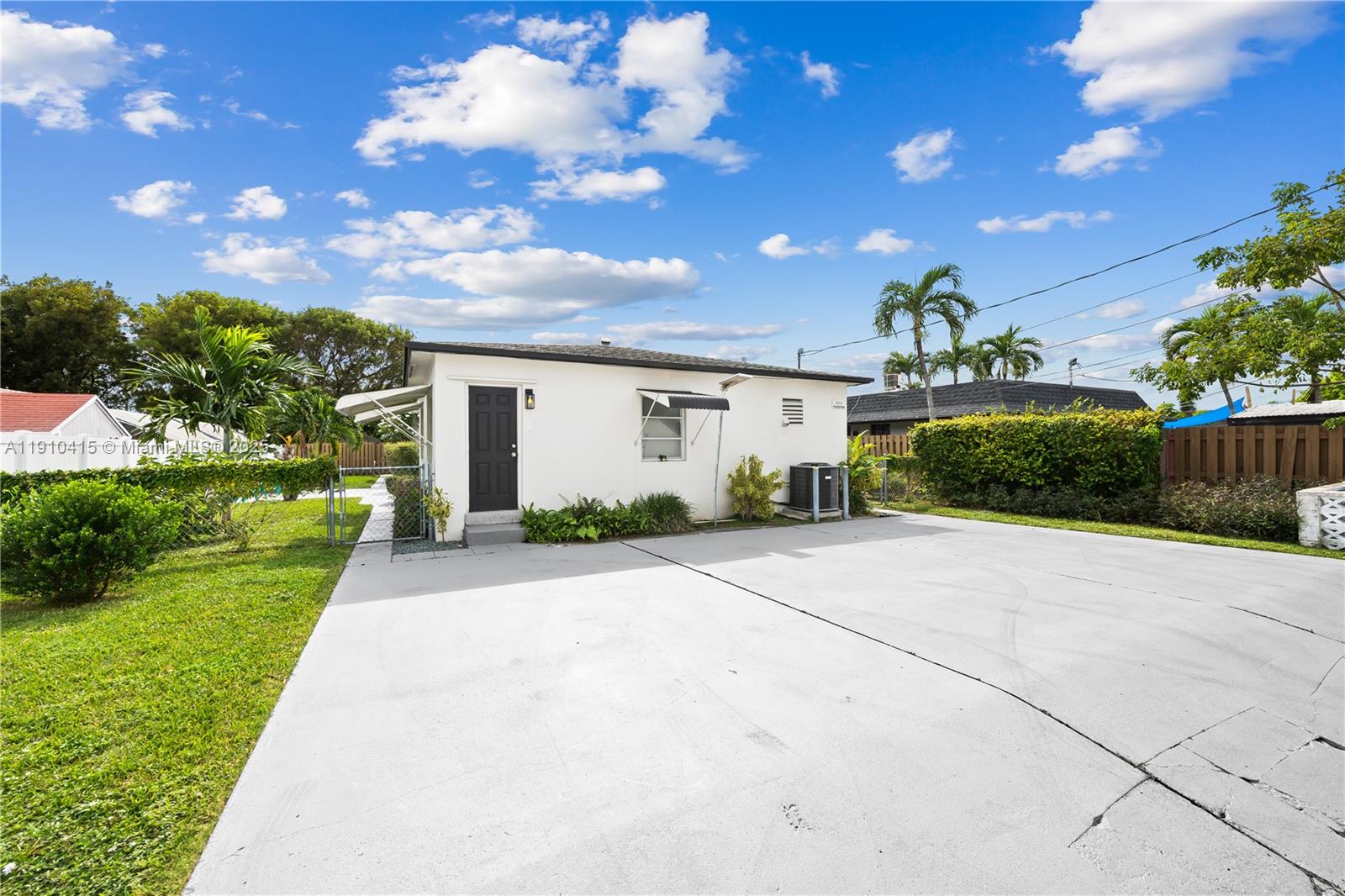 HOLLYWOOD SOUTH SIDE ADD - Residential Lease