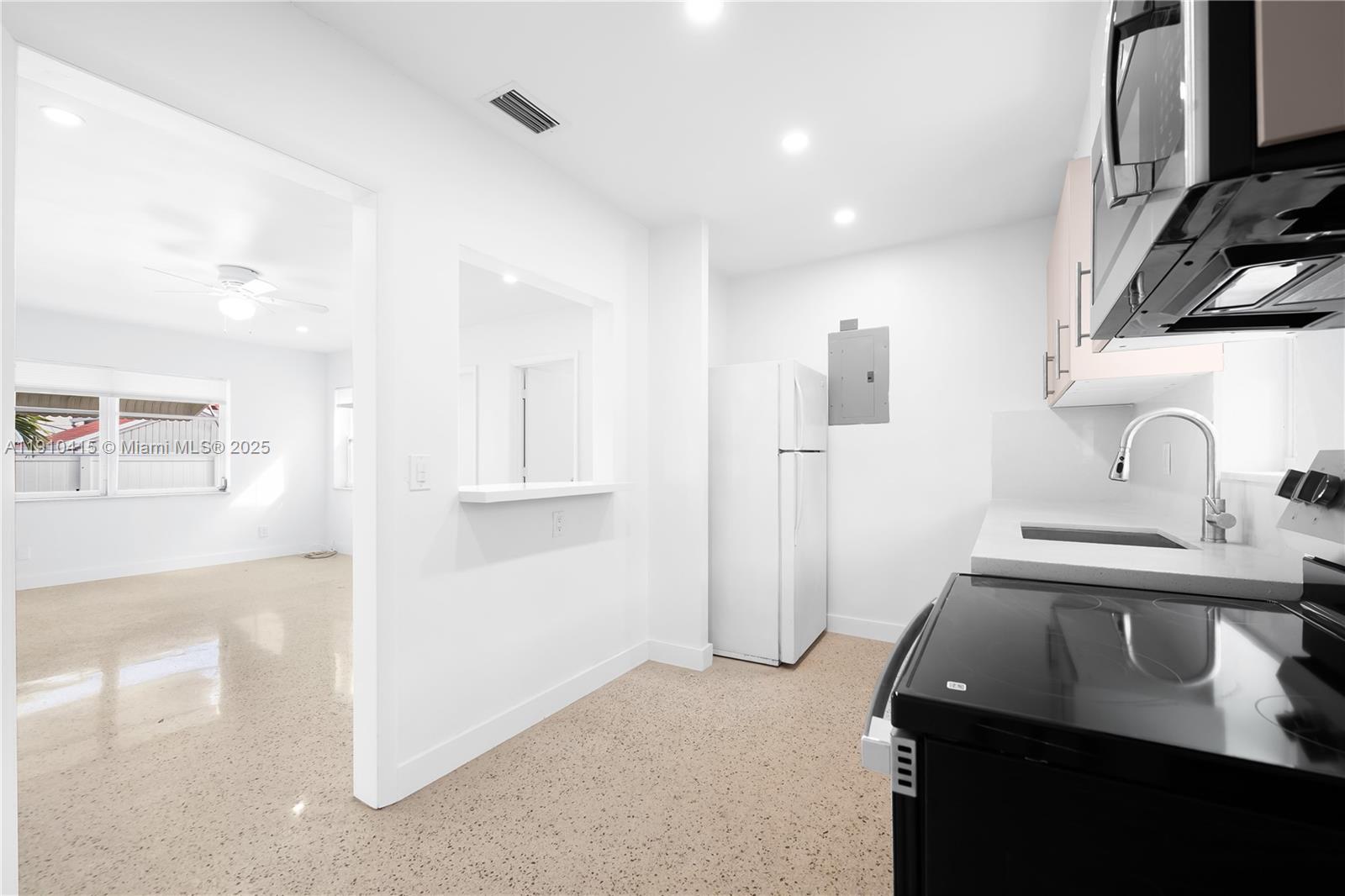 HOLLYWOOD SOUTH SIDE ADD - Residential Lease