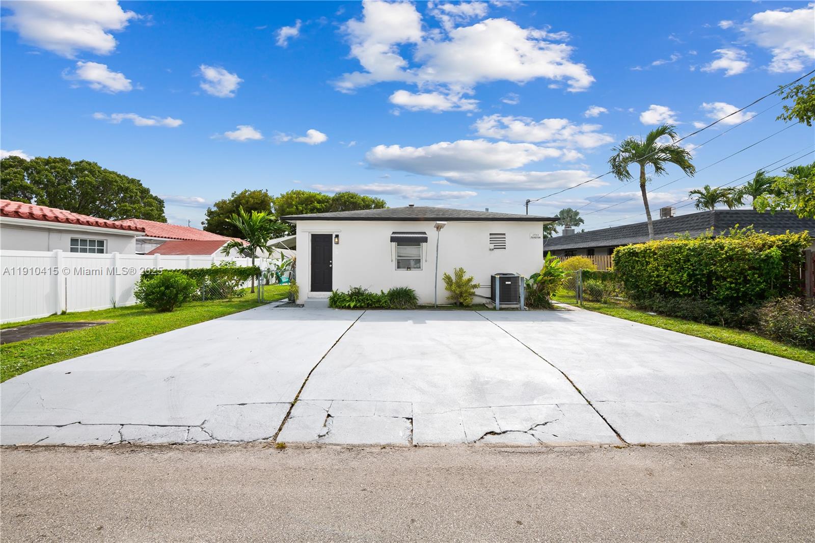 HOLLYWOOD SOUTH SIDE ADD - Residential Lease