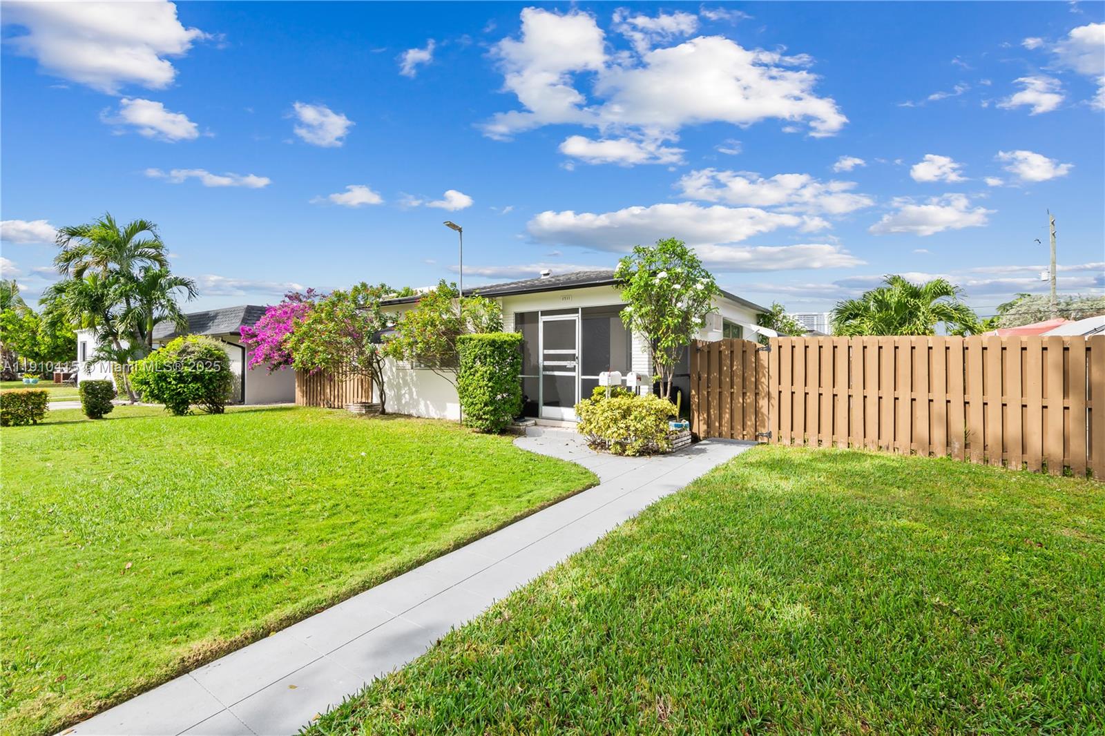 HOLLYWOOD SOUTH SIDE ADD - Residential Lease