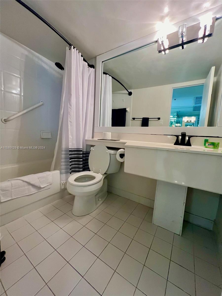 THE AVENTURA BEACH CLUB CO - Residential