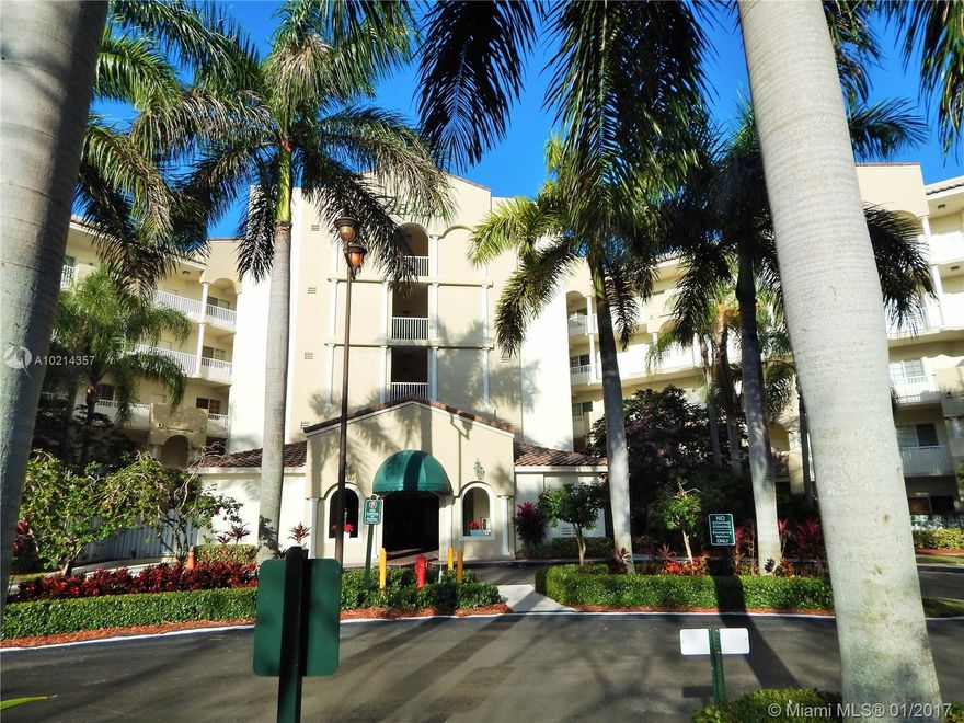 BEAUTIFULL PROPERTY WITH LAKE VIEW, OPEN KITCHEN, TILED FLOORS. ENJOY DORAL ISLES CLUB HOUSE WITH MULTIPLE POOLS, GYM, SOCCER FIELD AND MUCH MORE.