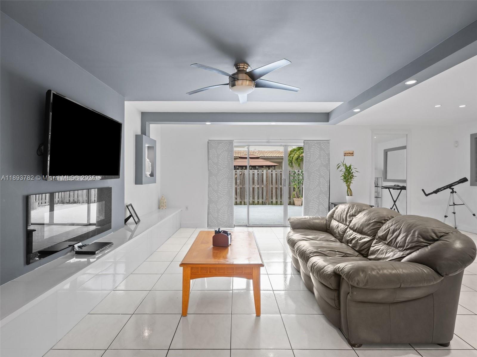 HEFTLERS LAGO MAR WEST - Residential