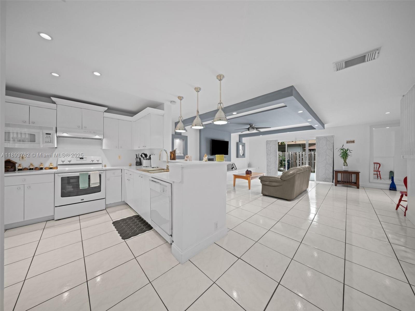 HEFTLERS LAGO MAR WEST - Residential