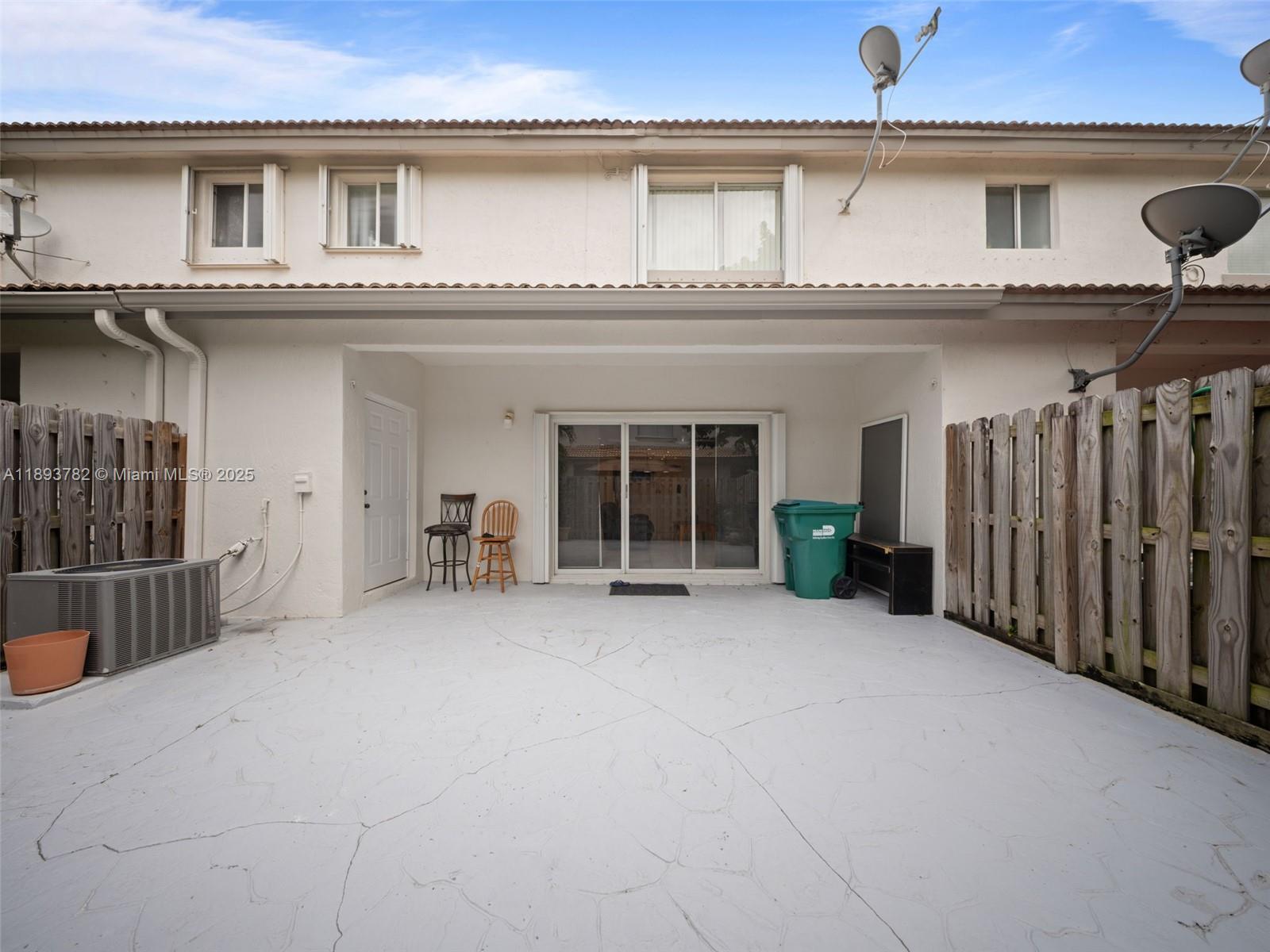 HEFTLERS LAGO MAR WEST - Residential