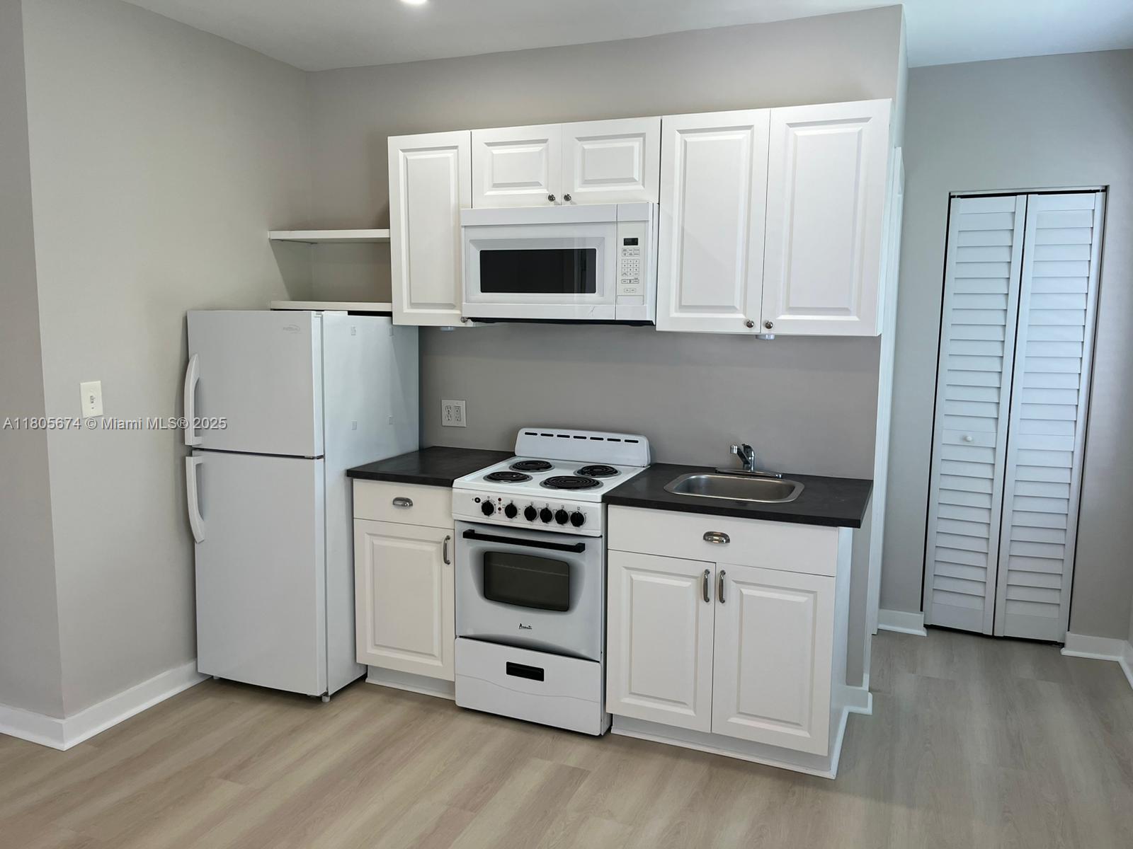 Bright and spacious 1-bedroom, 1-bathroom apartment located in the heart of Little Havana, just minutes from Brickell, Downtown, and the Miami River. No HOA – fast approval. Rent includes water, electricity, and trash. One assigned parking space. Pet-friendly with restrictions. Ideal for professionals or students seeking comfort and a prime location. Vacant and easy to show.