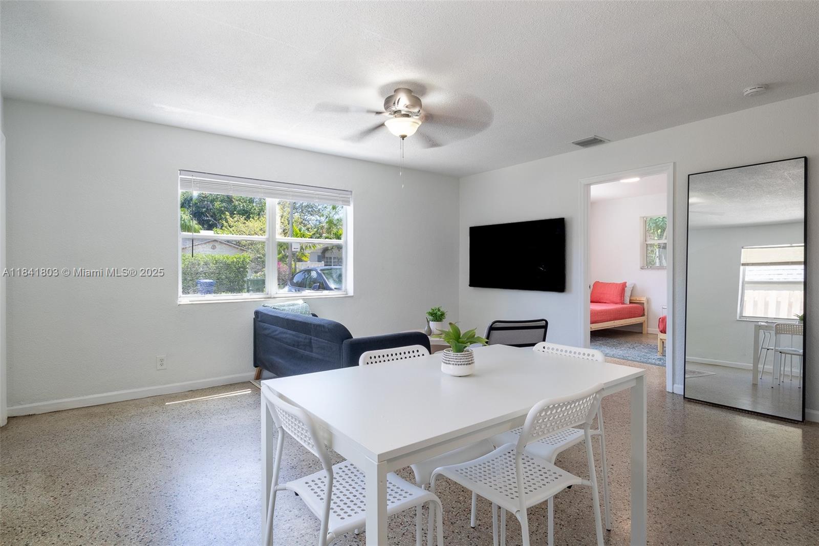 605 SW 14th Ter