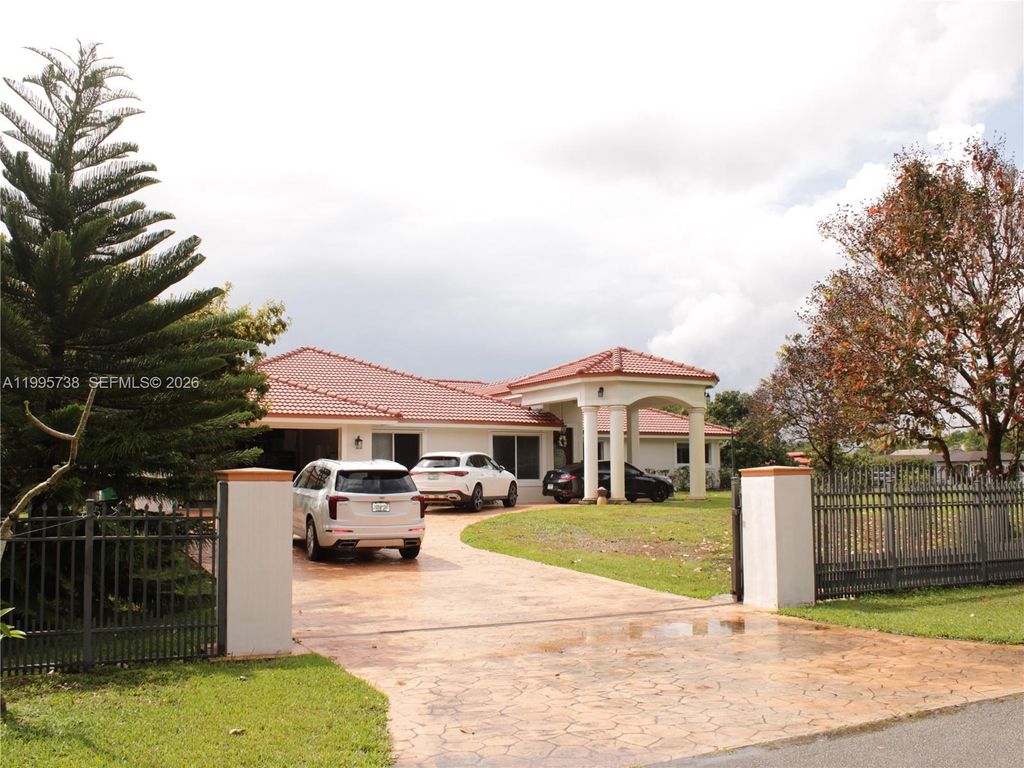 Photo of 4931 SW 167th Ave, Southwest Ranches, FL 33331 (MLS # A11995738)