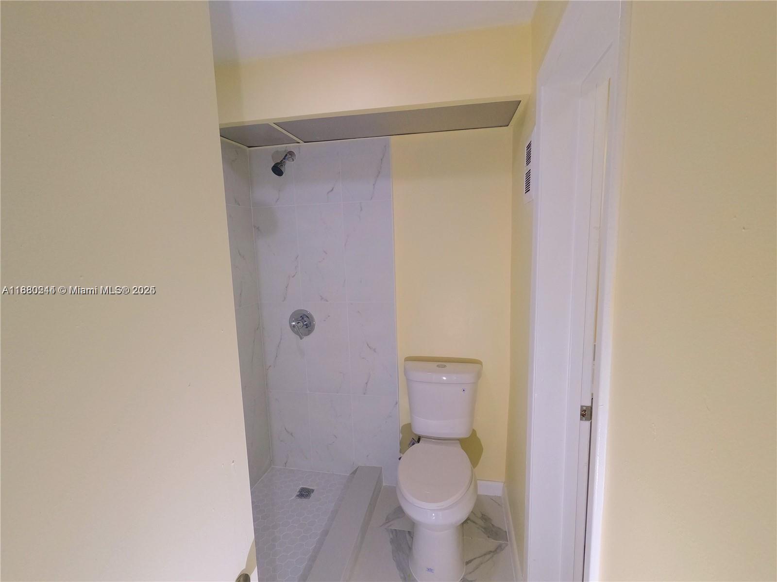 SPANISH OAKS CONDO - Residential Lease