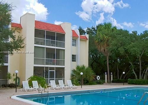 Very nice and remodeled first-floor condo studio within walking distance to Florida Atlantic University and Boca Raton Regional Hospital. First month and 1 security deposit to move in. Complex with community pools, clubhouse, laundry, and management on site. Just minutes away from the beach with plenty of shopping and dining options around. 1 max occupant as per per association rules.