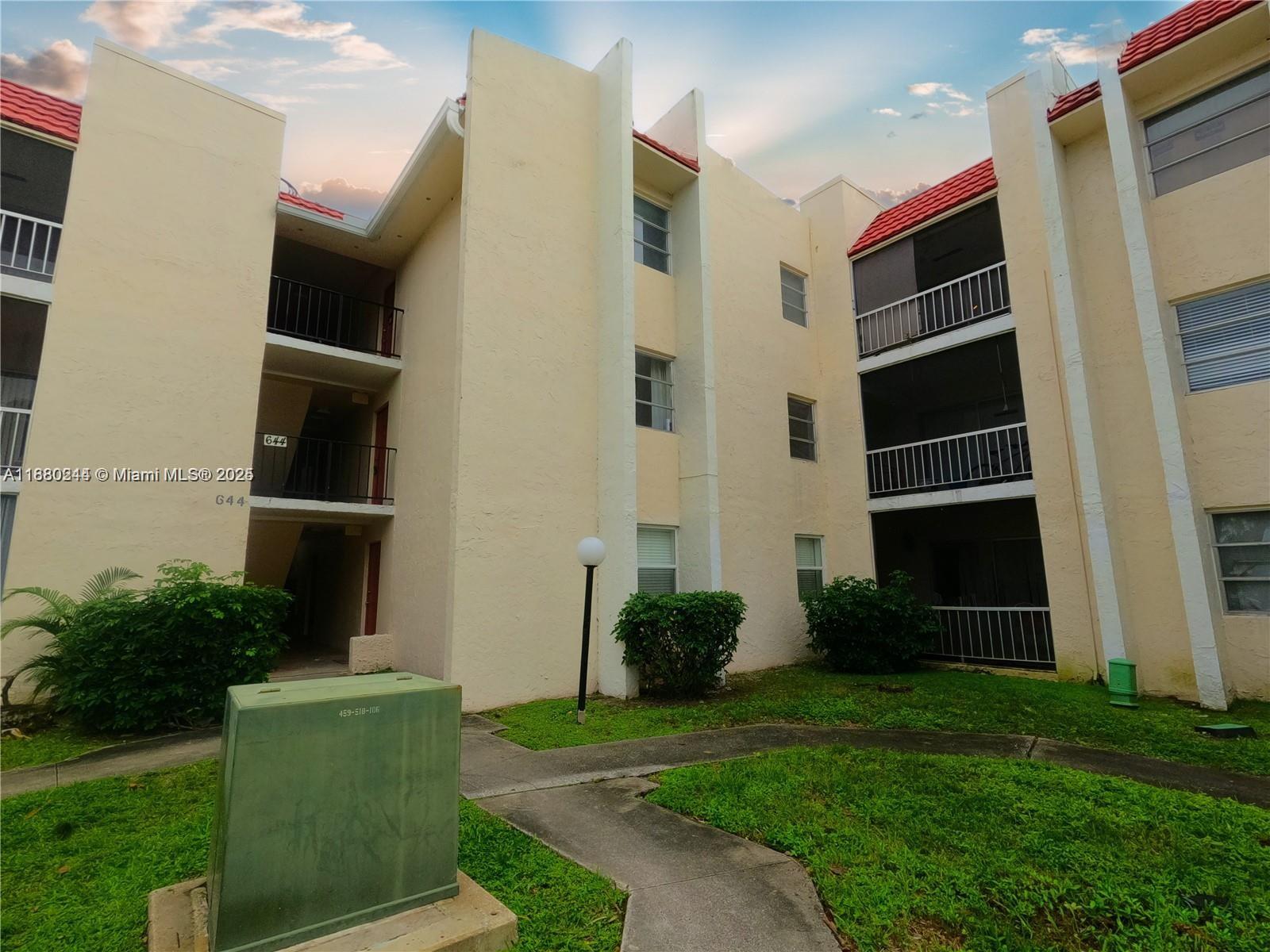 SPANISH OAKS CONDO - Residential Lease