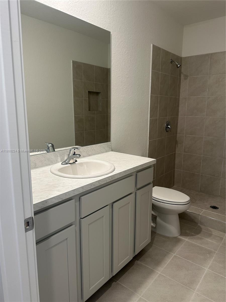 MIAMI LAND AND DEVELOPMEN - Residential Lease