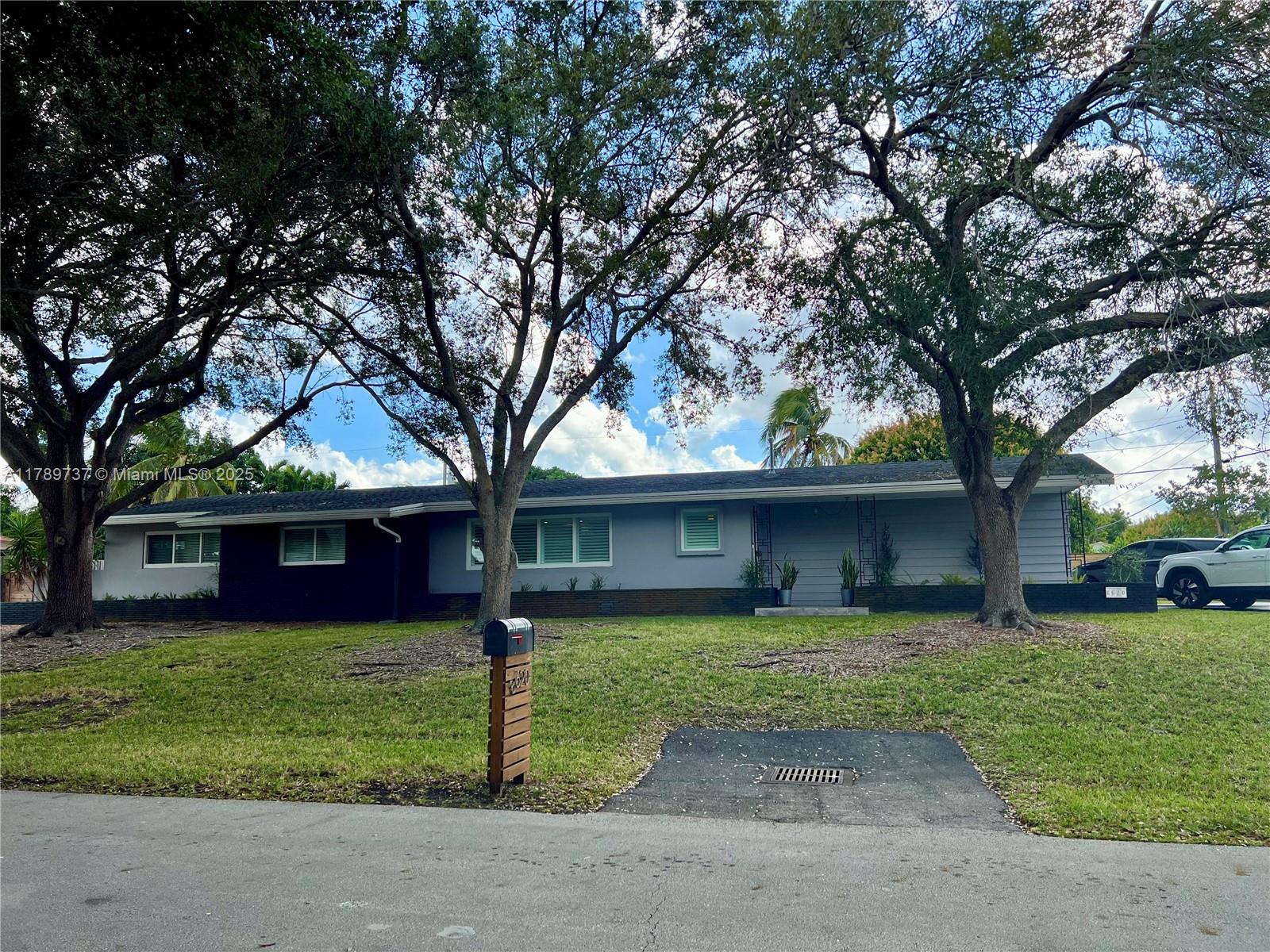 Property for Sale at 8620 Sw 185th St, Cutler Bay, Miami-Dade County, Florida - Bedrooms: 3 
Bathrooms: 3  - $998,000