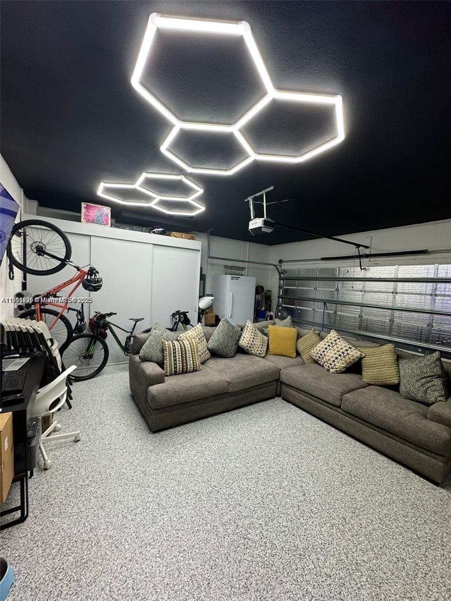 ESTATES AT SILVER PALM - Residential Lease