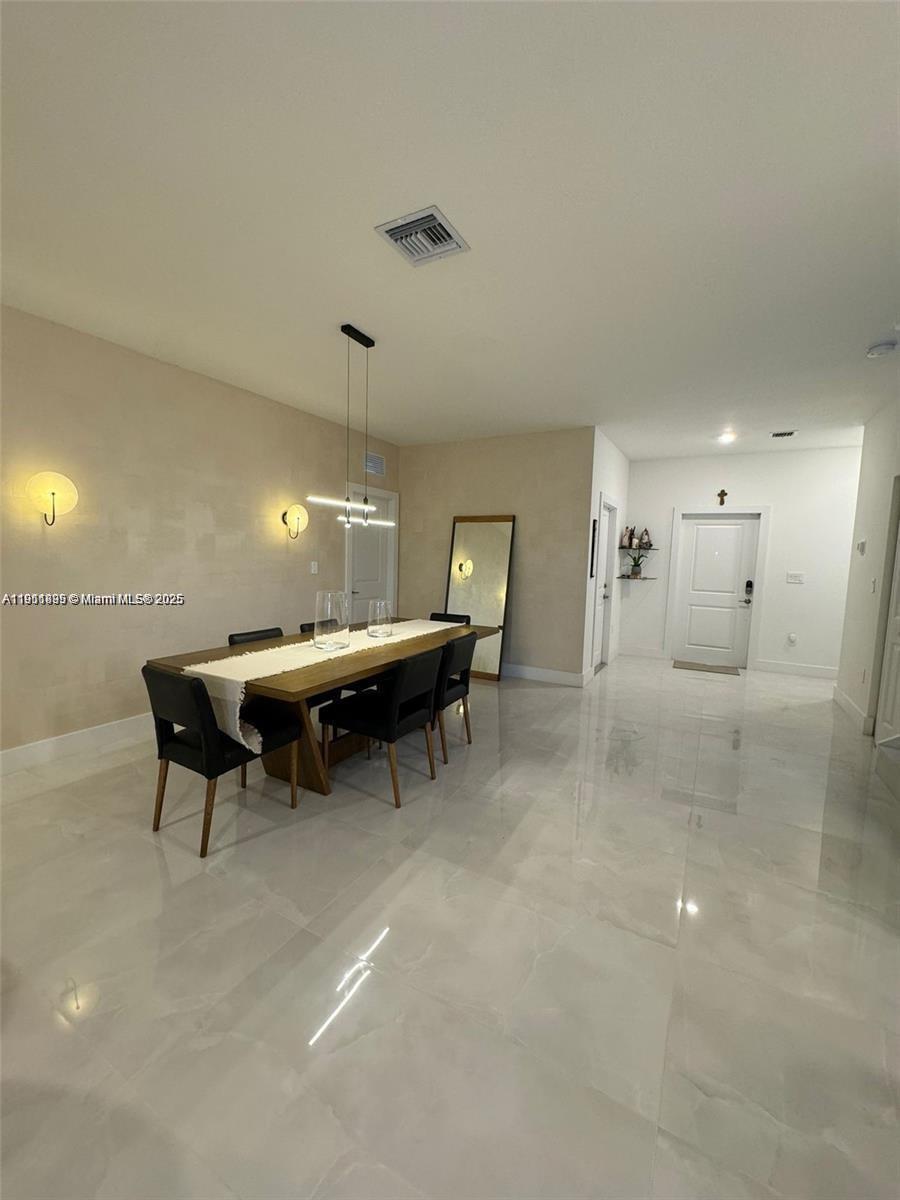 ESTATES AT SILVER PALM - Residential Lease