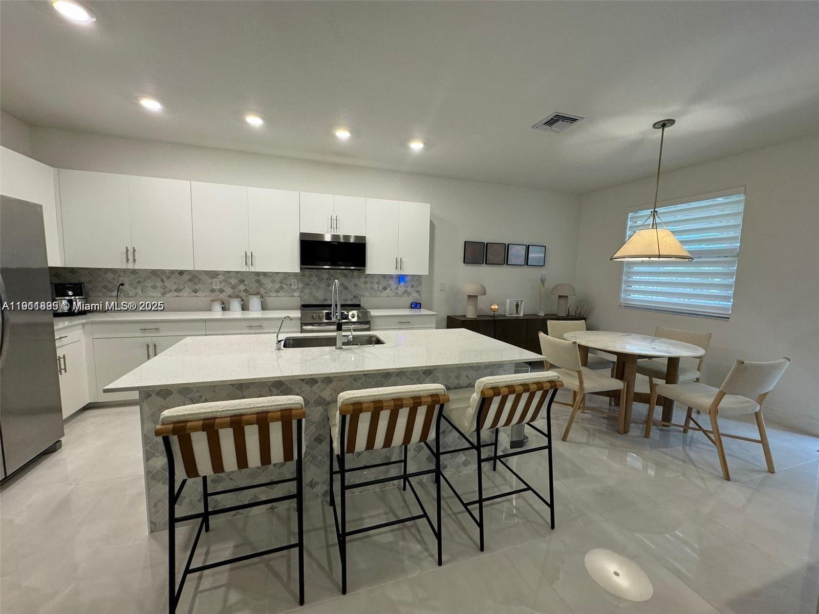 ESTATES AT SILVER PALM - Residential Lease