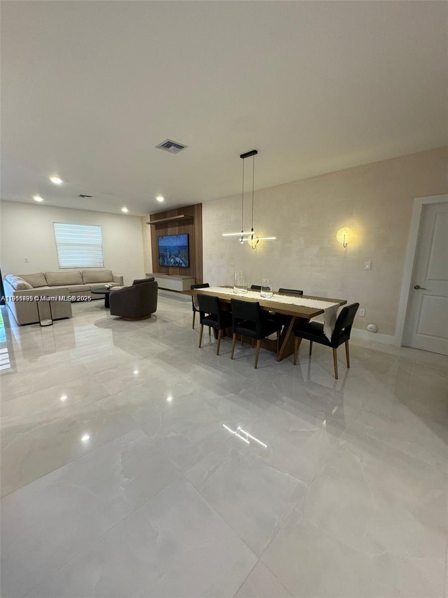 ESTATES AT SILVER PALM - Residential Lease