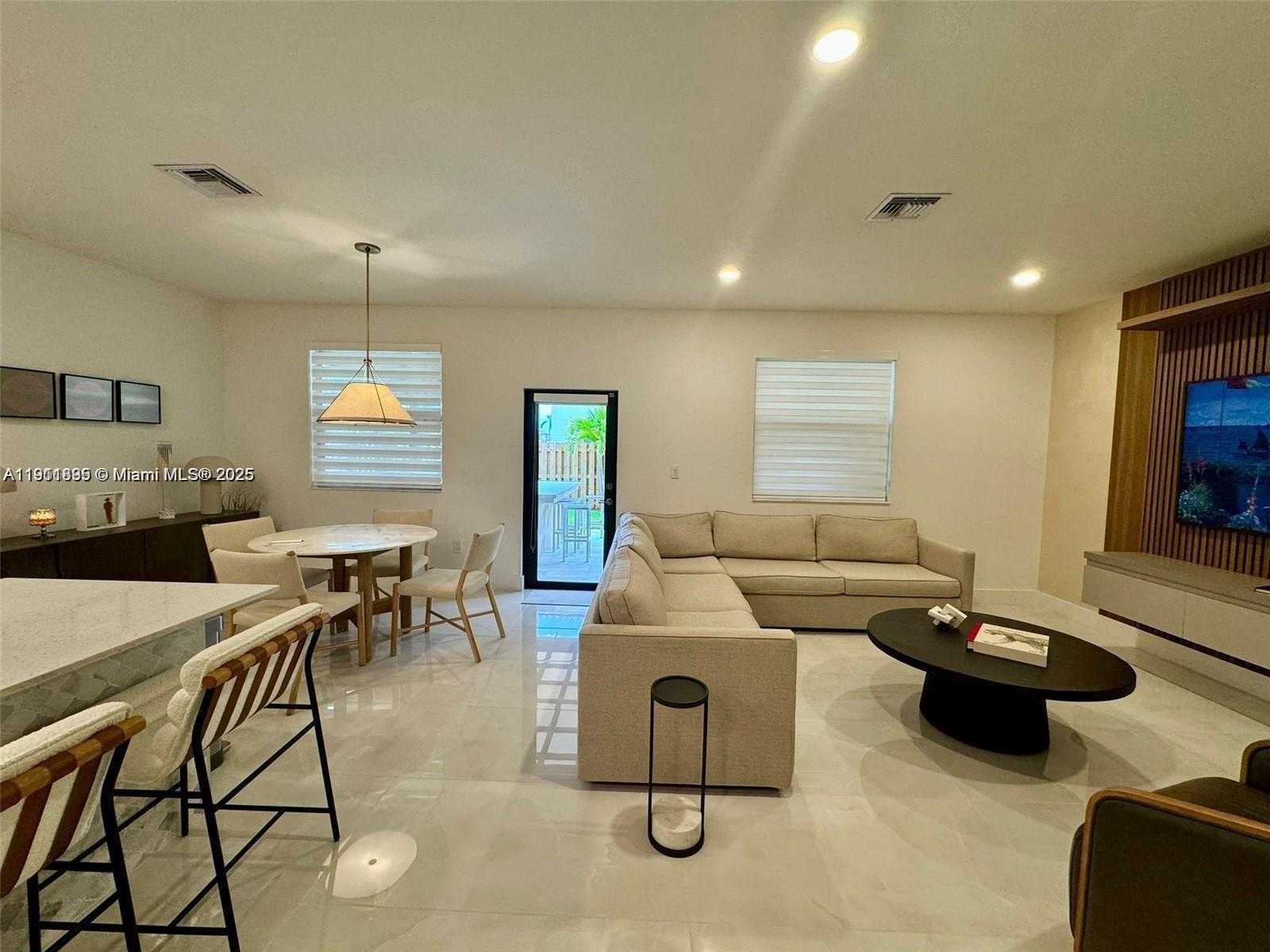 ESTATES AT SILVER PALM - Residential Lease