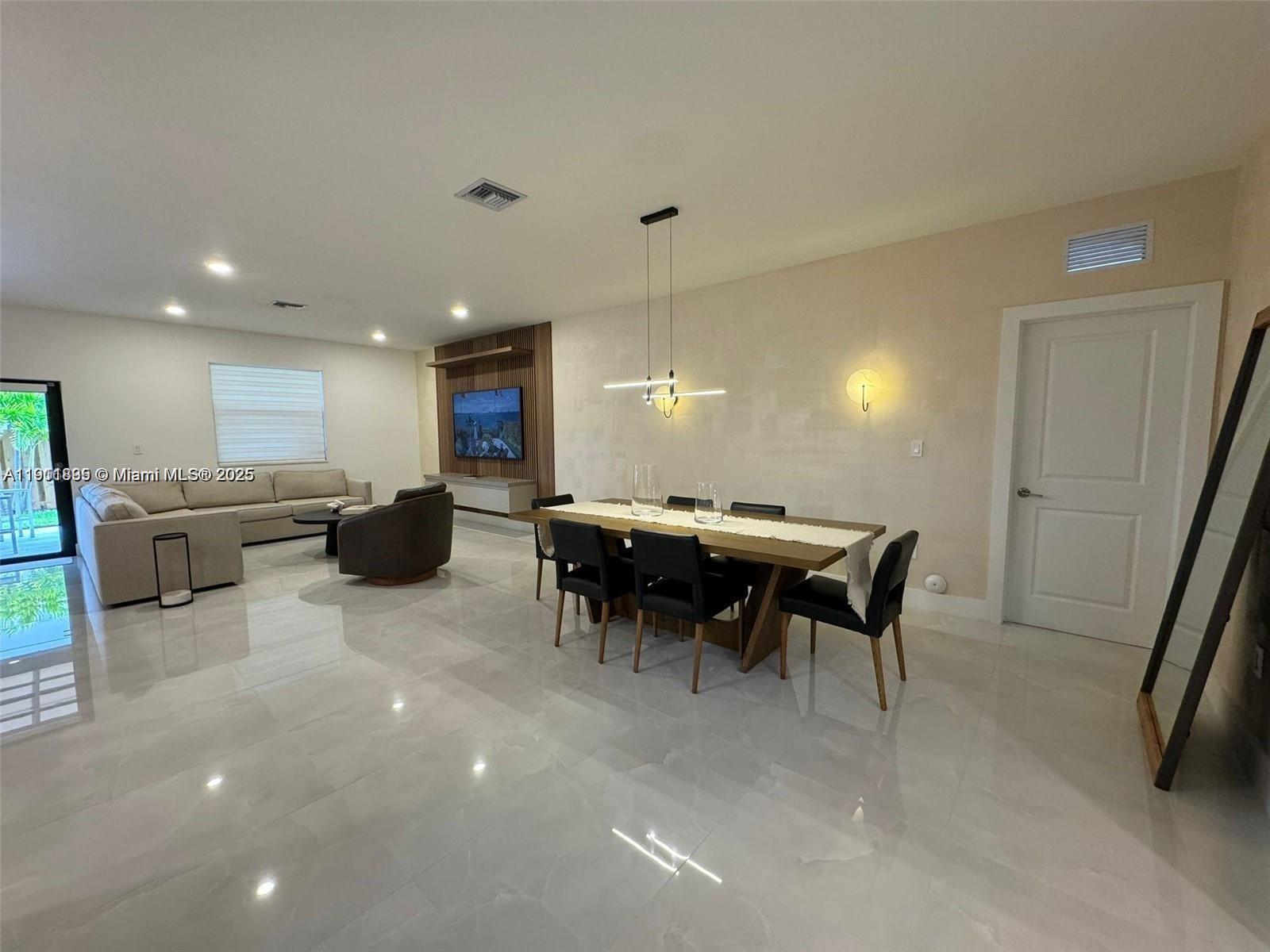 ESTATES AT SILVER PALM - Residential Lease