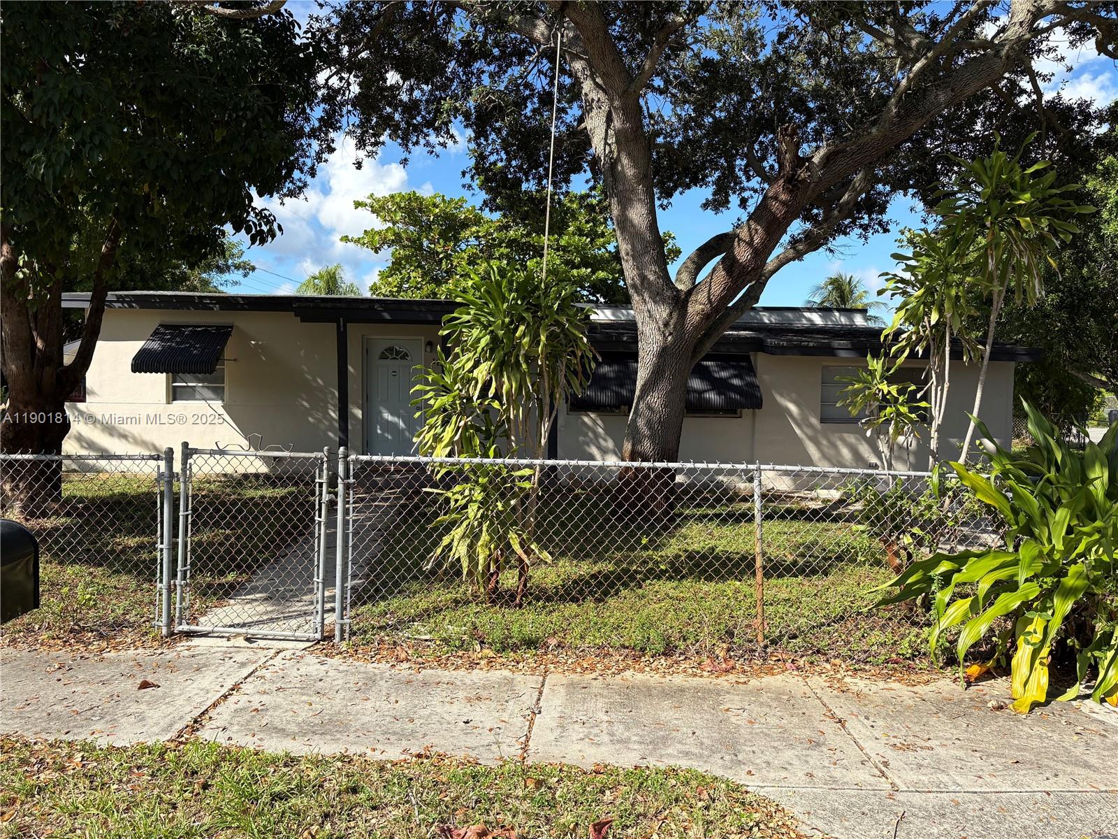 Awesome 3/2 house ready for move in. Freshly painted and clean. Near to major highways, great schools, and close to everything else.