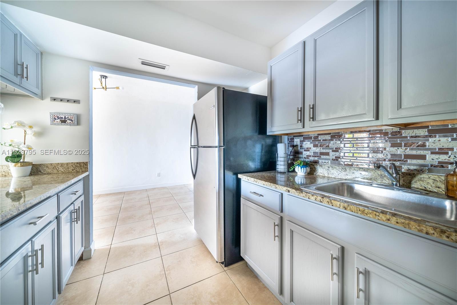 SUTTON HOUSE CONDO - Residential Lease