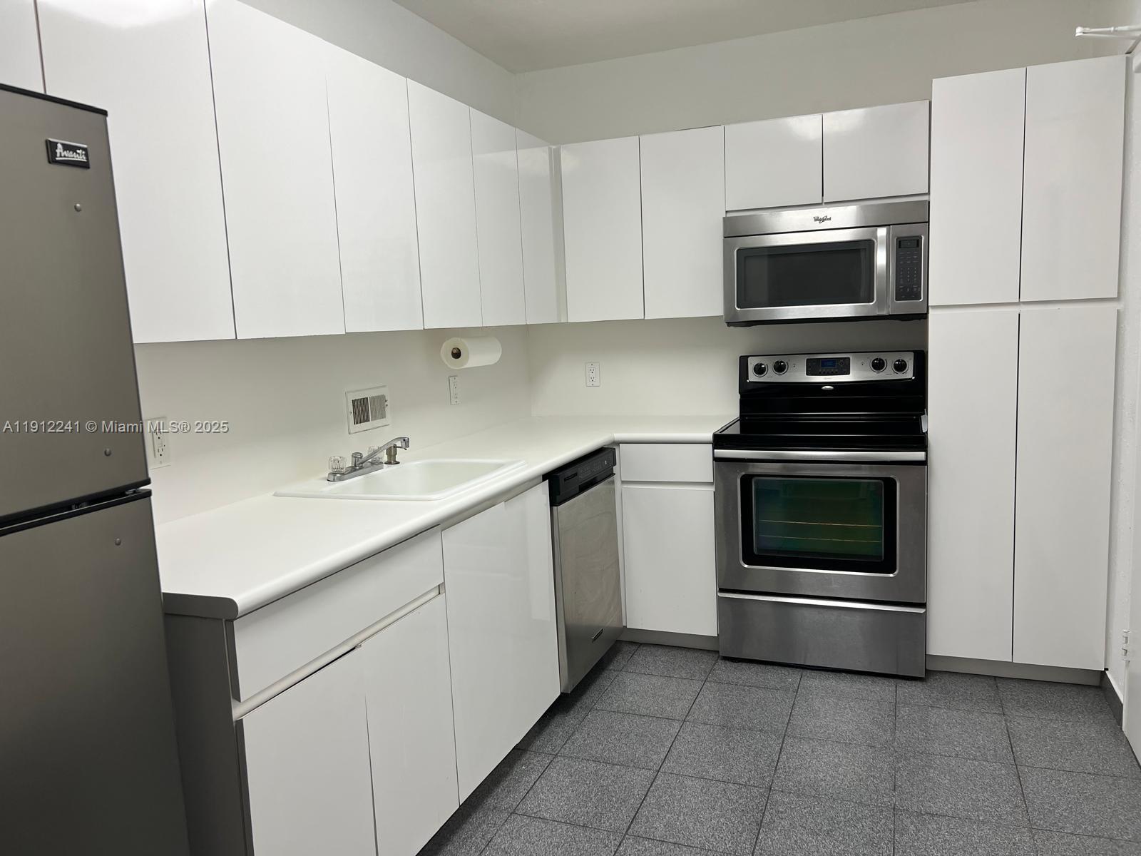 THE PLAZA OF BAL HARBOUR - Residential Lease