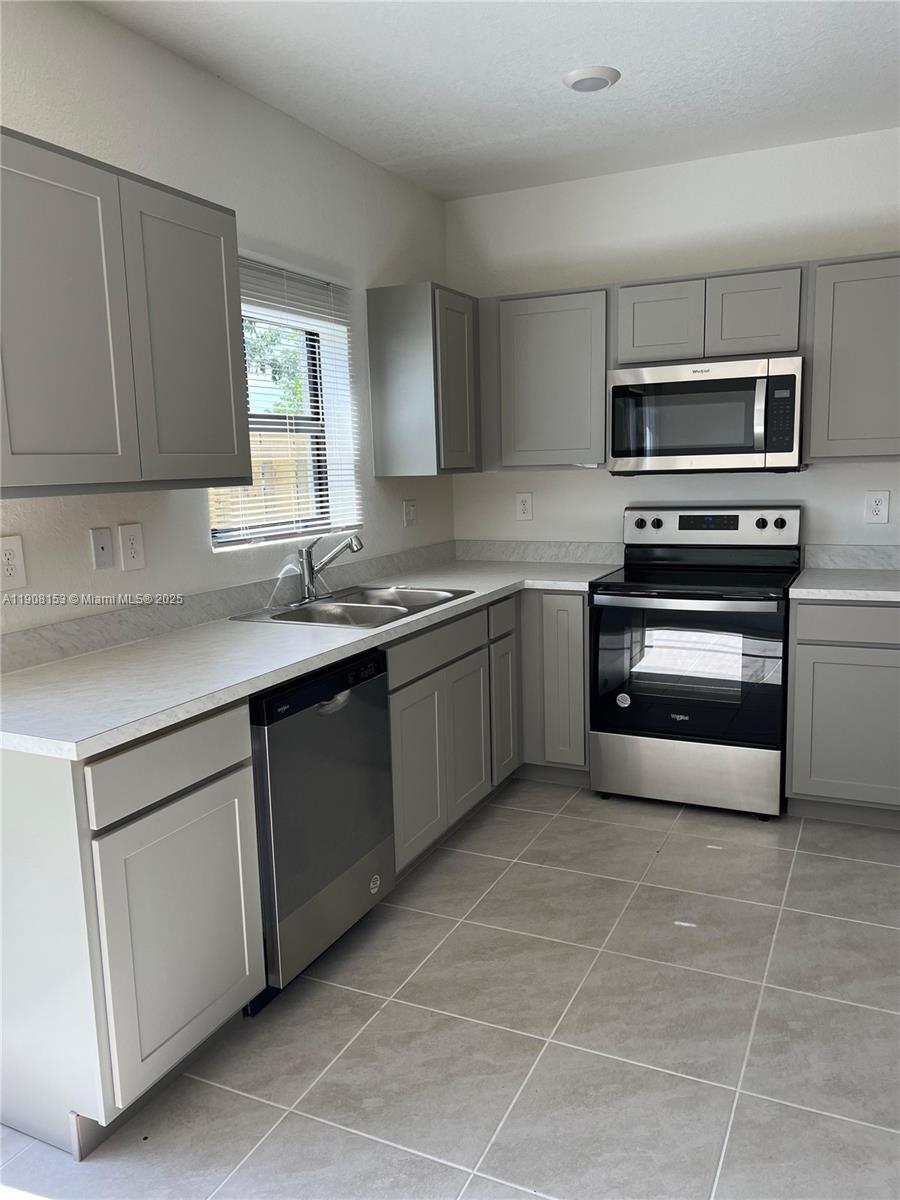 FLORIDA CITY PARK REV - Residential Lease