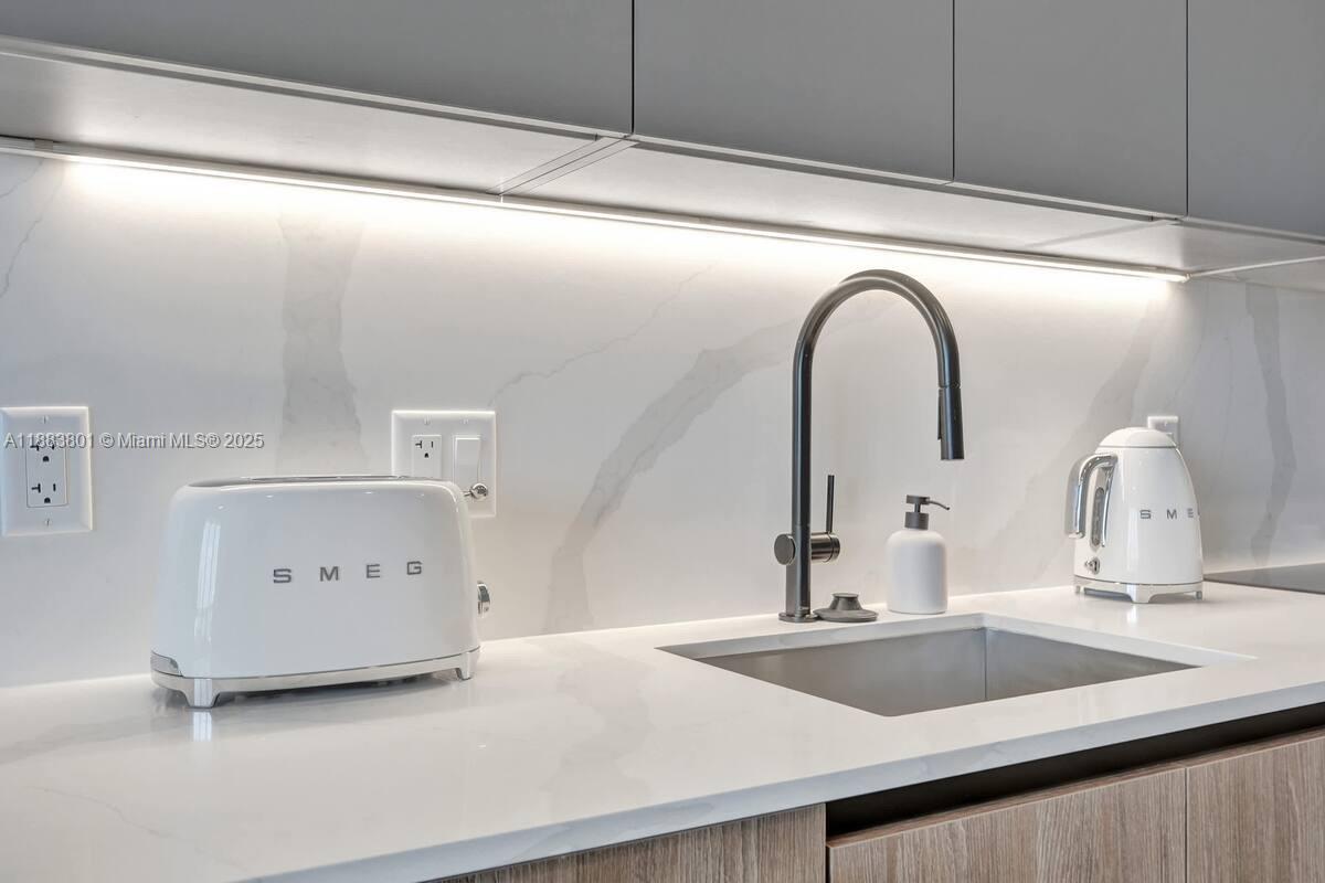 72 park residences - Residential