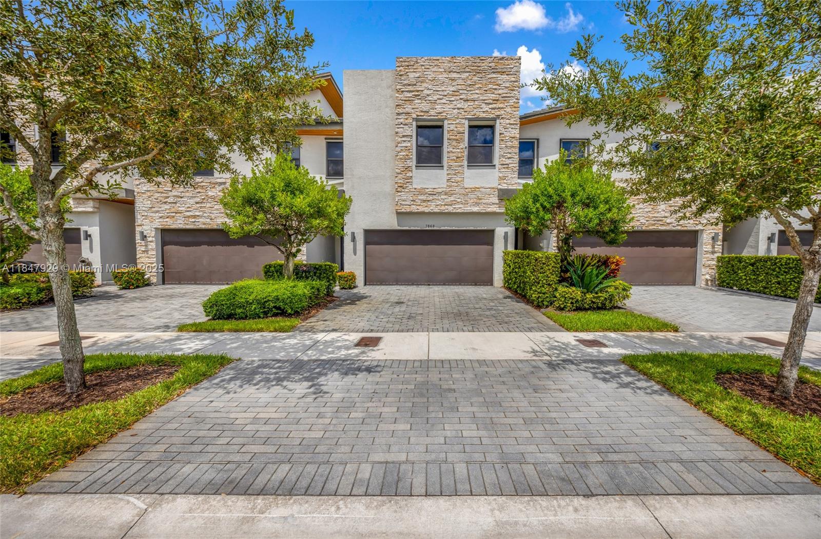 7868 NW 104th Ct
