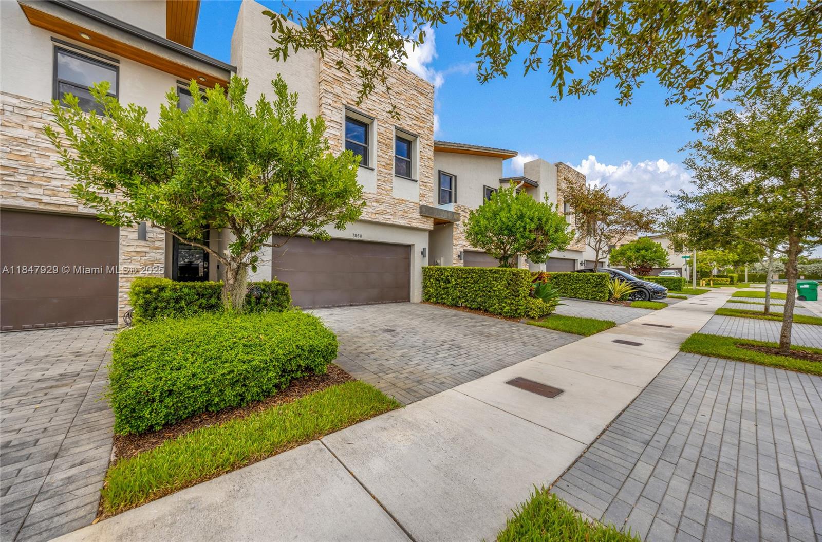 7868 NW 104th Ct