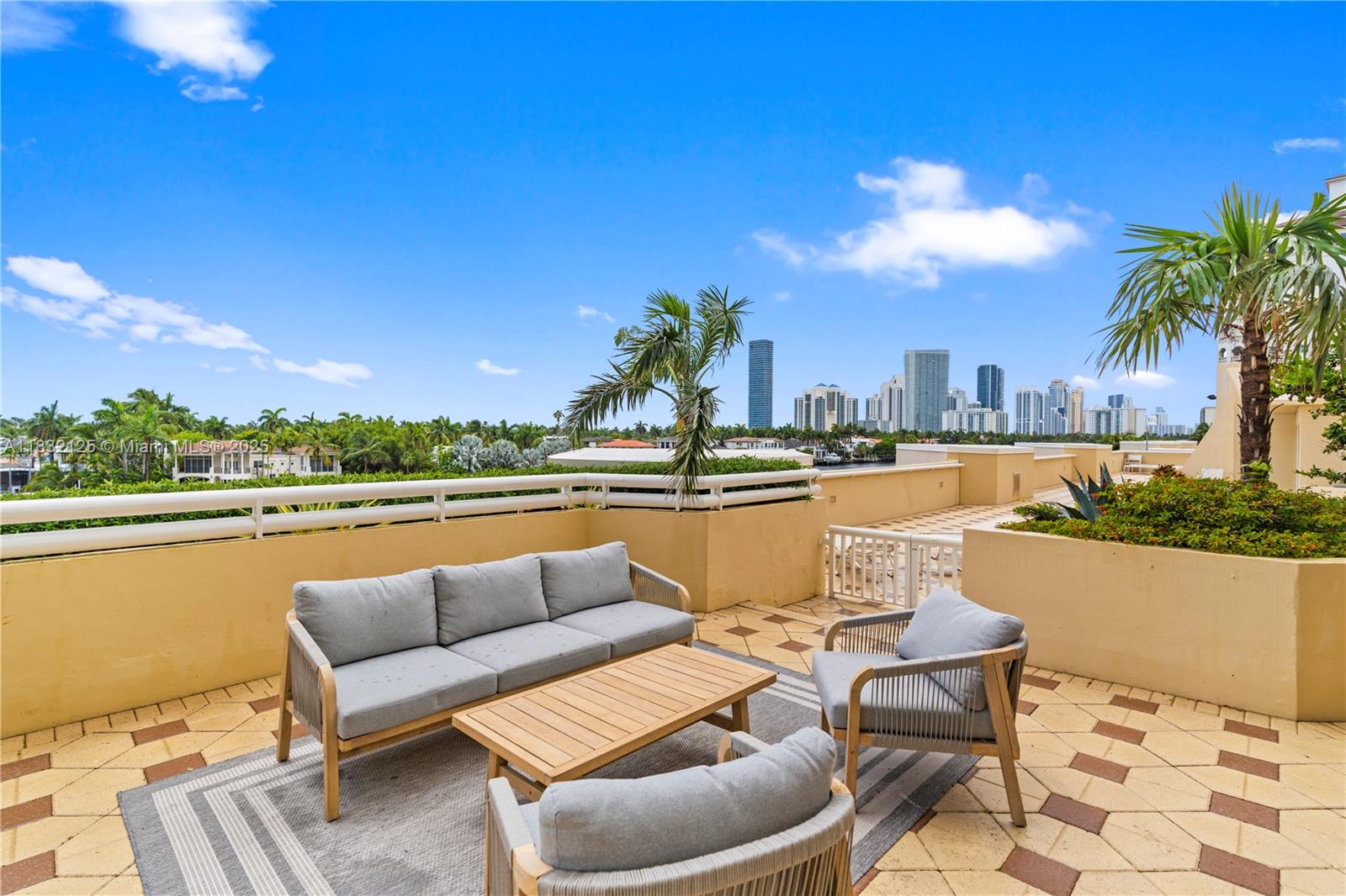 20191 E Country Club Dr 407