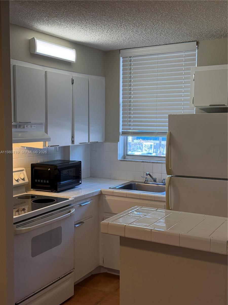 NORTH BAY VILLAS CONDO - Residential Lease