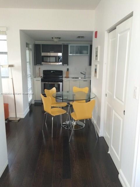 ELEVEN CONDO - Residential