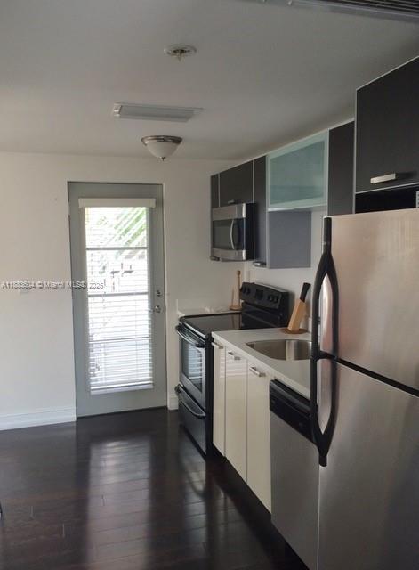 ELEVEN CONDO - Residential