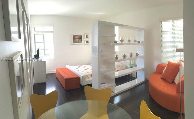 ELEVEN CONDO - Residential