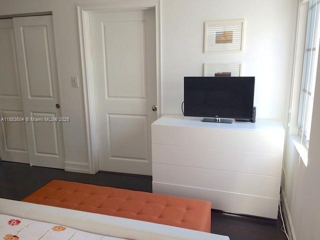 ELEVEN CONDO - Residential