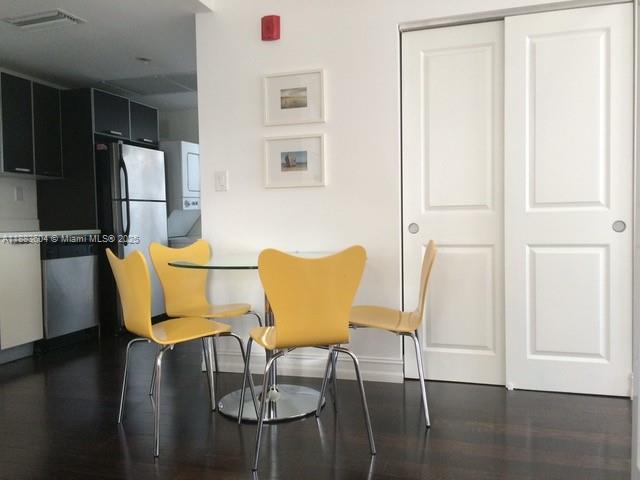 ELEVEN CONDO - Residential