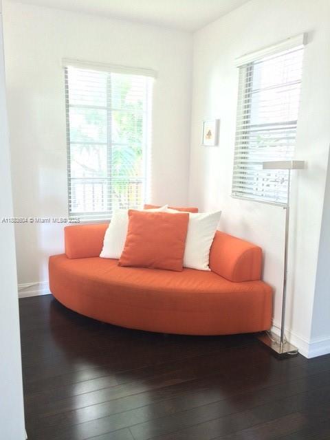 ELEVEN CONDO - Residential