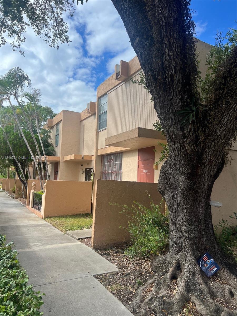 Great location and amazing opportunity to own a unit in South Miami, a 3 bedrooms 1 and a half bath, two story townhome condo, won't last easy to show.