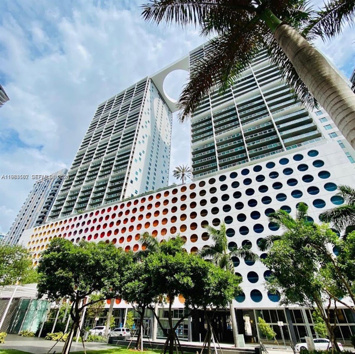 500 Brickell Ave 3005