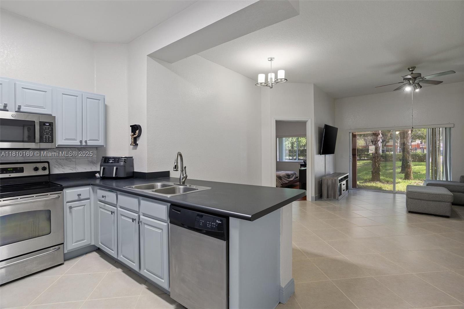 3340 Palomino Dr 214-2