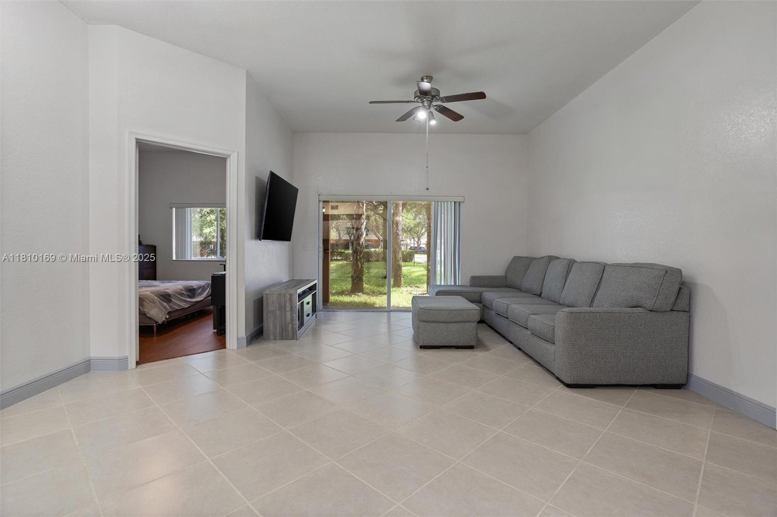 3340 Palomino Dr 214-2