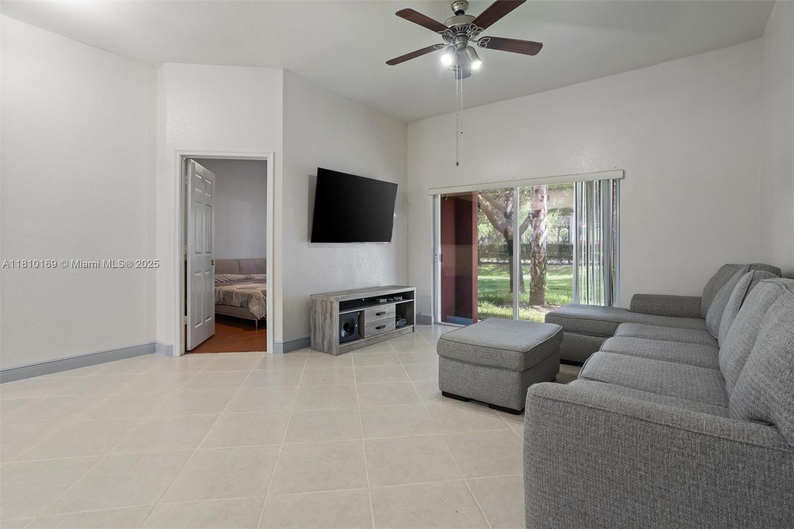 3340 Palomino Dr 214-2