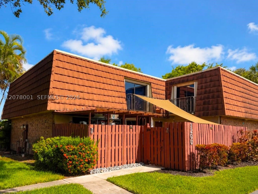 Photo of 1200 SW 118th Ter #1200, Davie, FL 33325 (MLS # A12078001)