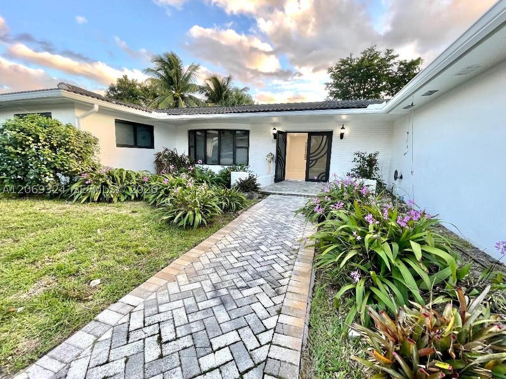 Photo of 4910 Jefferson St, Hollywood, FL 33021 (MLS # A12069324)