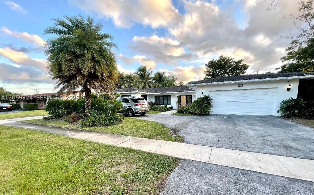 Photo of 4910 Jefferson St, Hollywood, FL 33021 (MLS # A12069324)